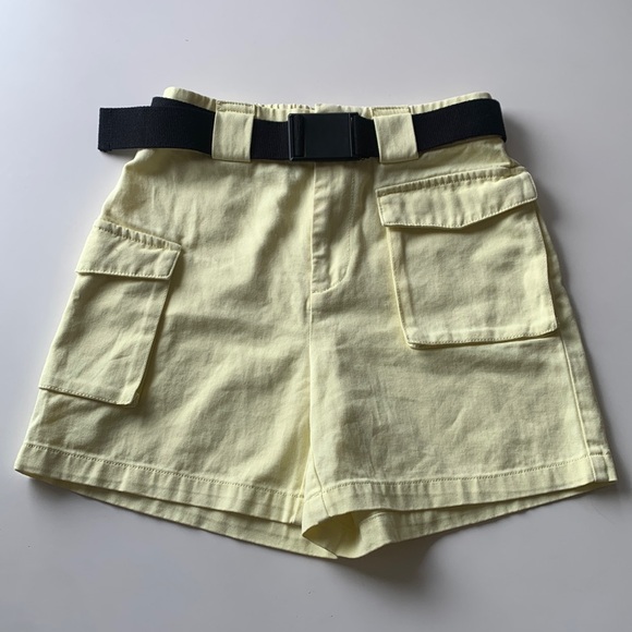 Aritzia - TNA - high waisted cargo shorts with belt - size XS - never been worn - Picture 1 of 8